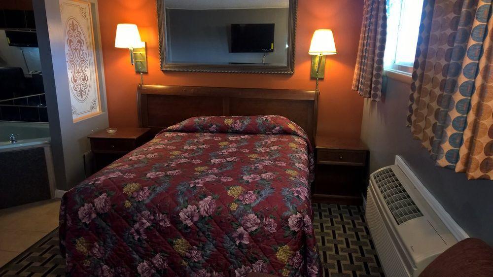 Economy Inn Marshalltown Bagian luar foto