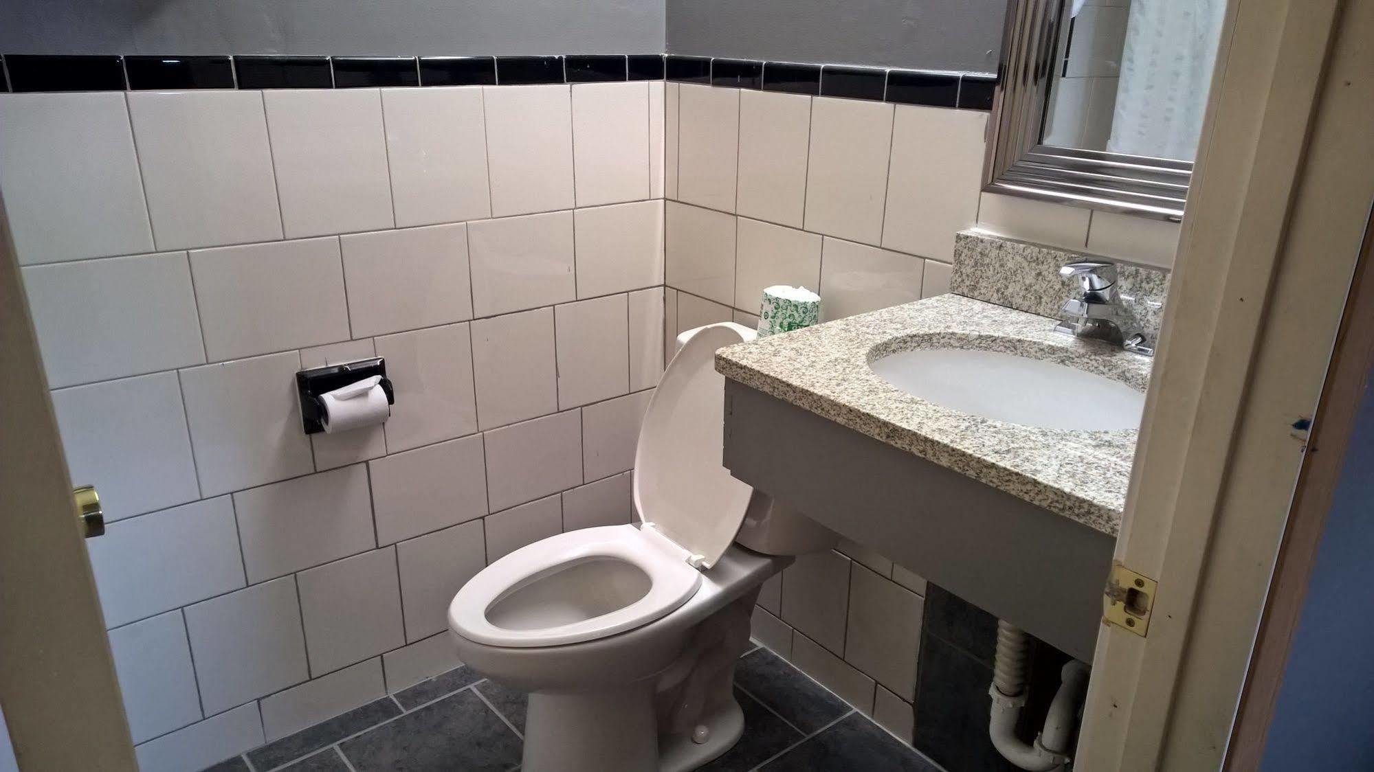 Economy Inn Marshalltown Bagian luar foto