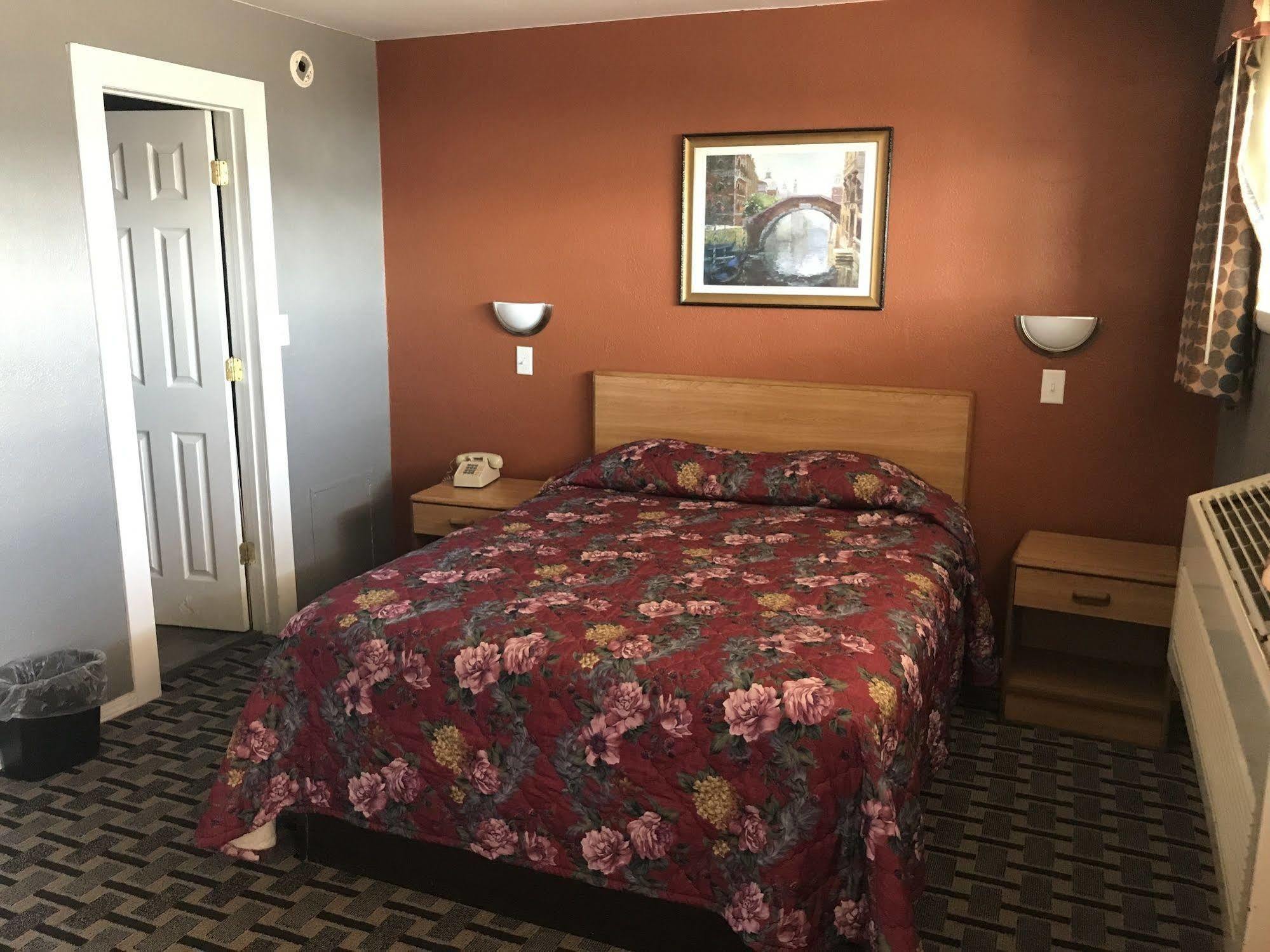 Economy Inn Marshalltown Bagian luar foto
