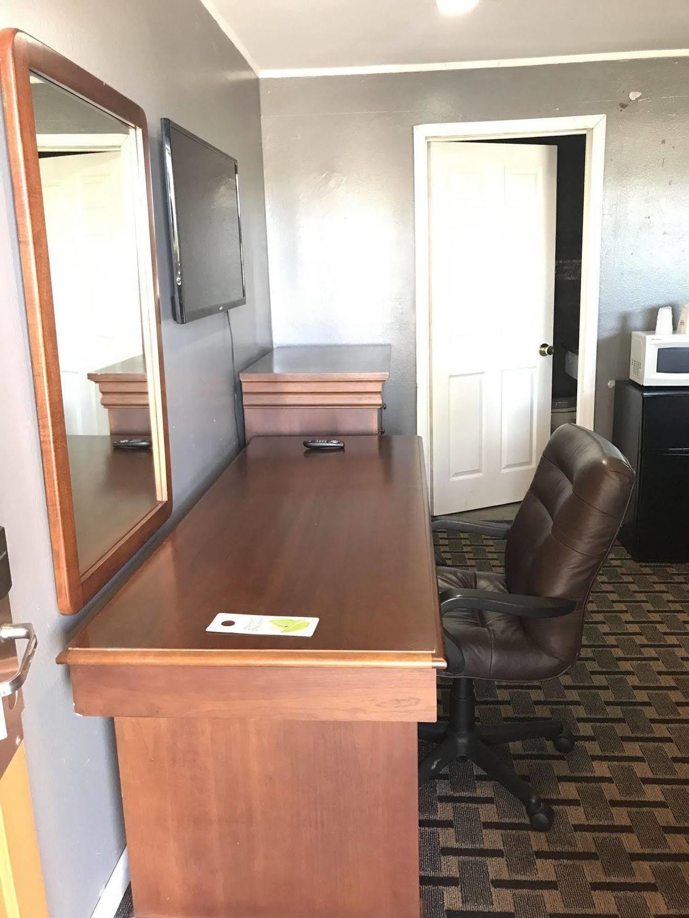 Economy Inn Marshalltown Bagian luar foto