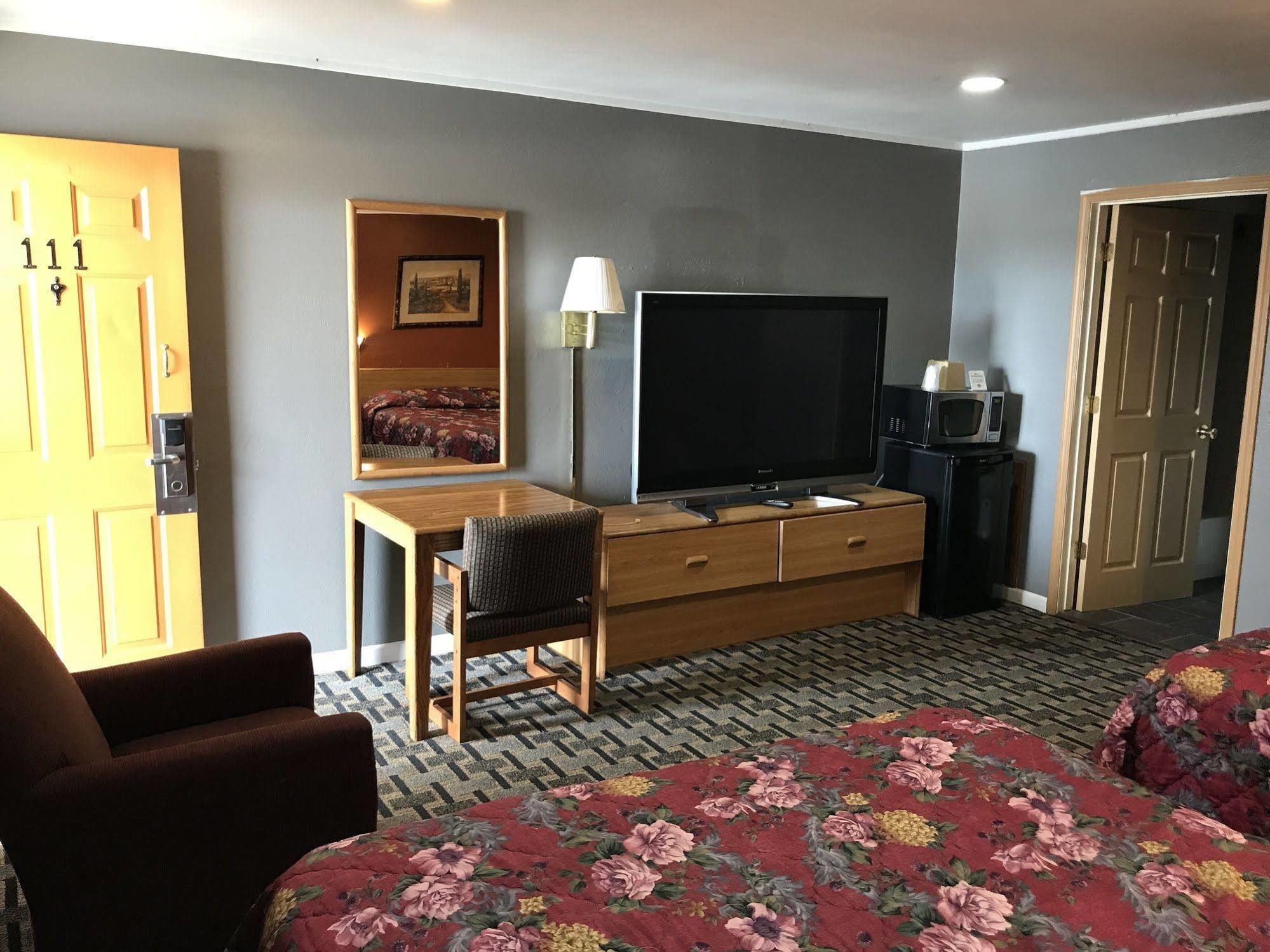 Economy Inn Marshalltown Bagian luar foto